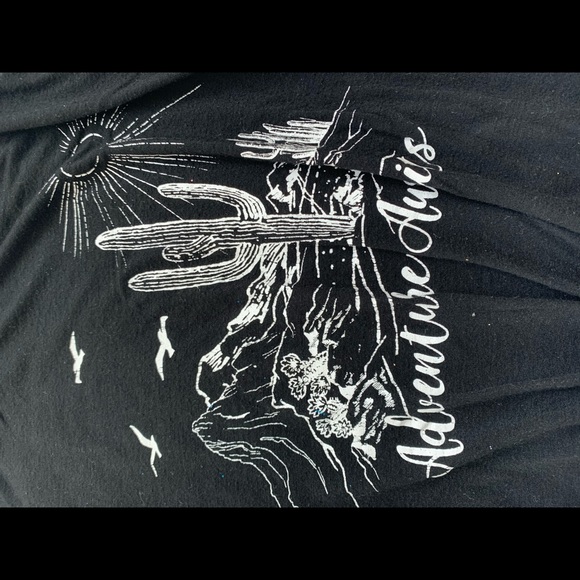 Black and white Adventure Awaits top! - Picture 2 of 4